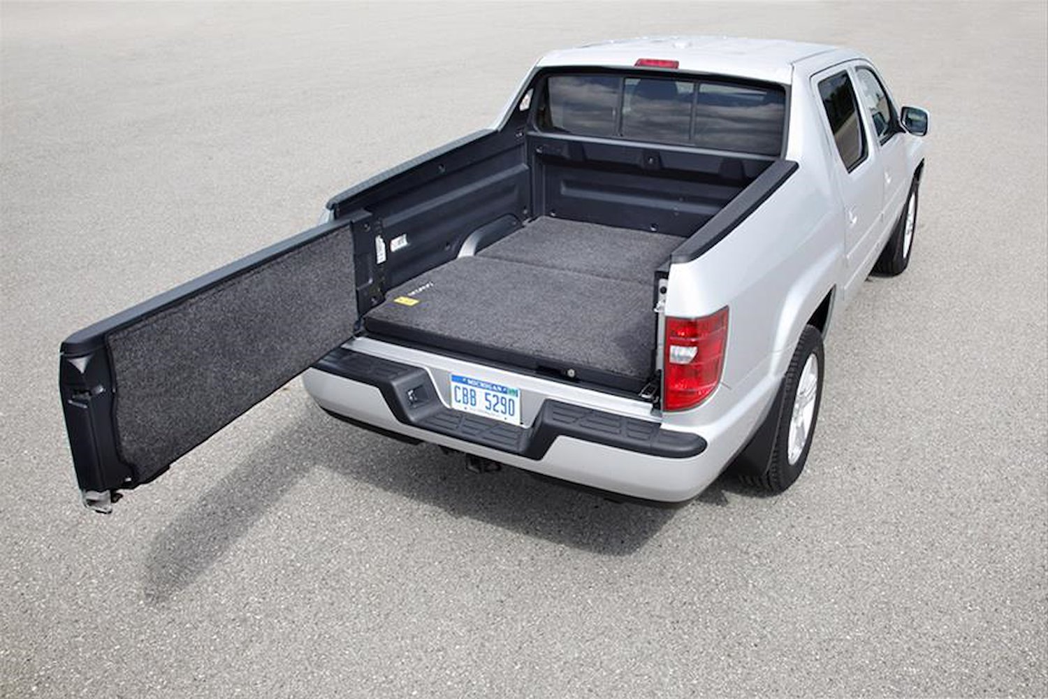 BMH17RBS BEDMAT FOR SPRAY-IN OR NO BED 17+ RIDGELINE (2PC FLR ACCOM FULL USE OF TRUNK)