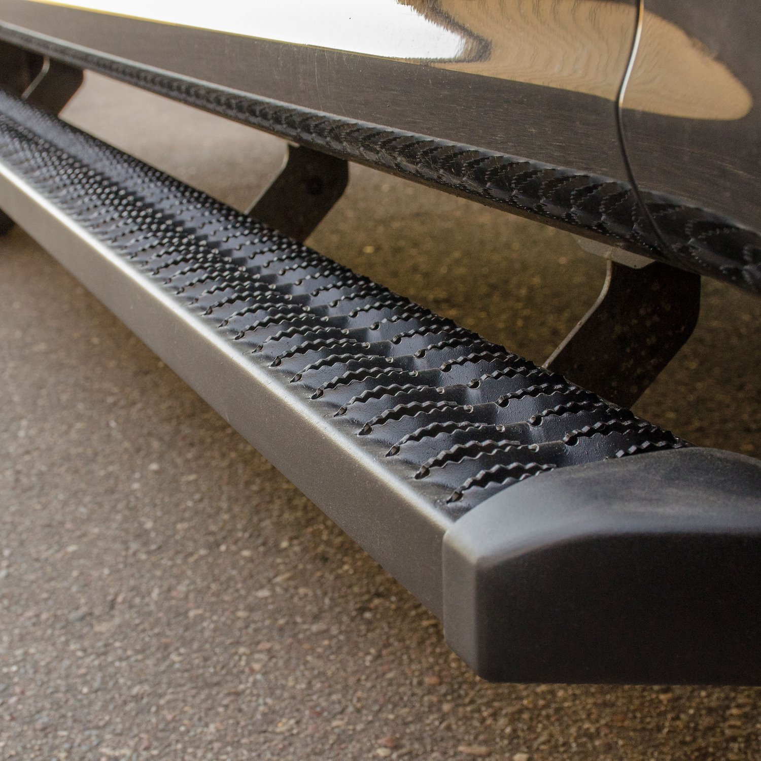 416078-4055105 SlimGrip 5 in. x 78 in. Black Aluminum Running Boards Fits Select Chevy Silverado, GMC Sierra Ext