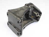 BRACKET ENGINE MOUNT