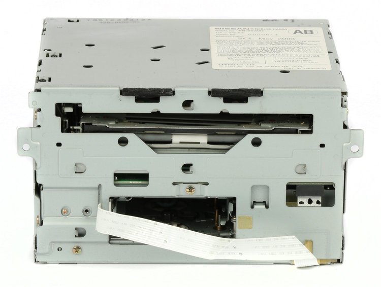 638-58252-NOA AM/FM Radio 6 Disc CD Player 2003 Nissan-Murano