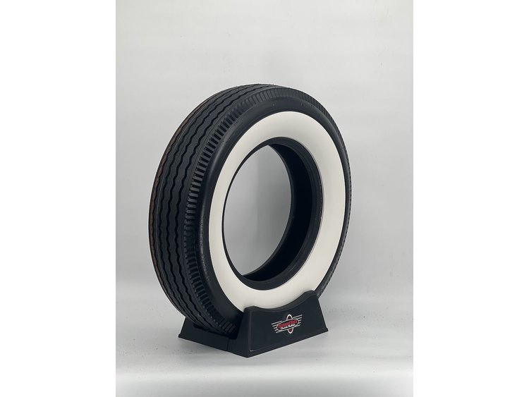 670R15AD300 Auburn Deluxe All-Season Radial Tire 670R15 [Whitewall Sidewall]