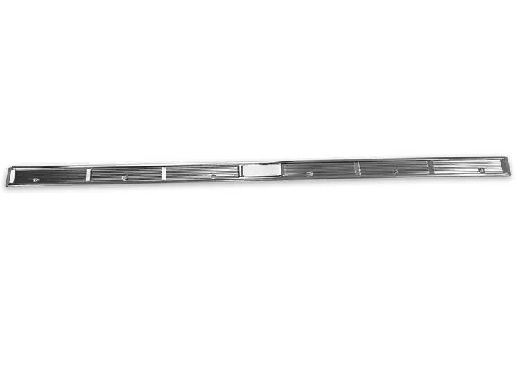 71-73 DOOR SILL SCUFF PLA