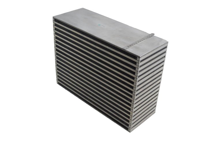 The MAGNUM 1000HP+ Bar & Plate Intercooler Core, 18" x 12" x 6", Universal Core