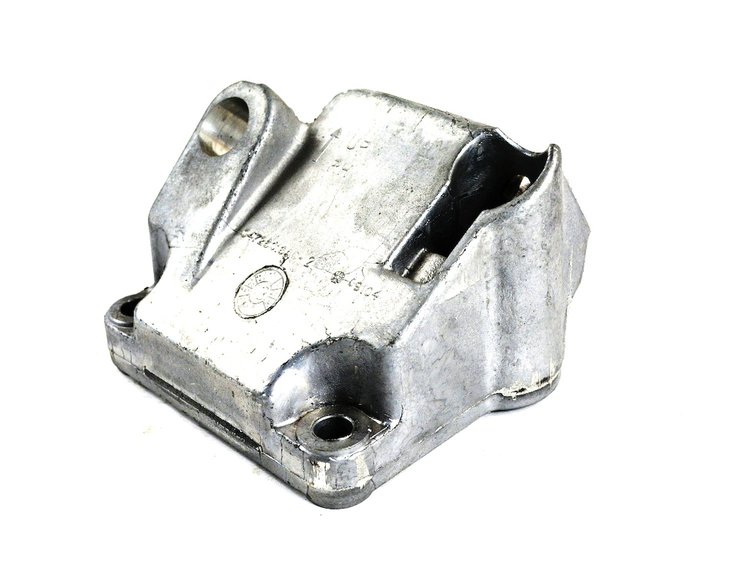BRACKET ENGINE MOUNT