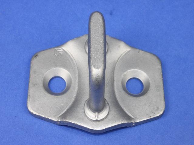STRIKER DOOR LATCH