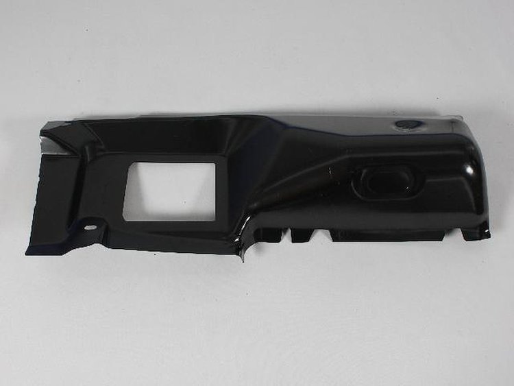 EXT TAIL LAMP OPENING