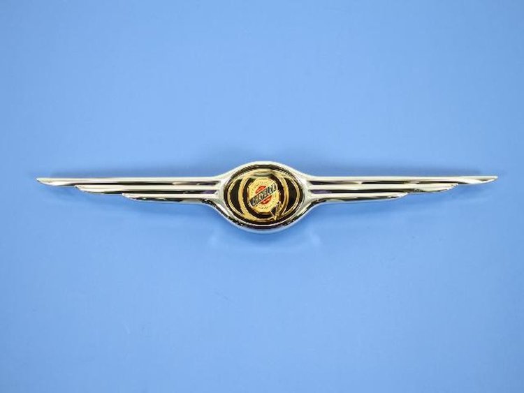 ORNAMENT WINGED MEDALLION