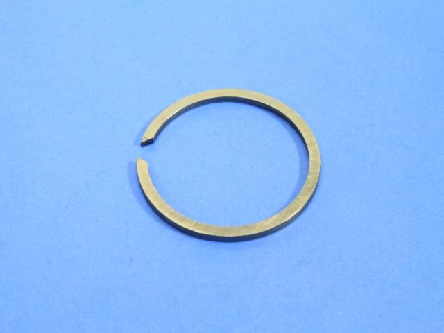 RETAINER