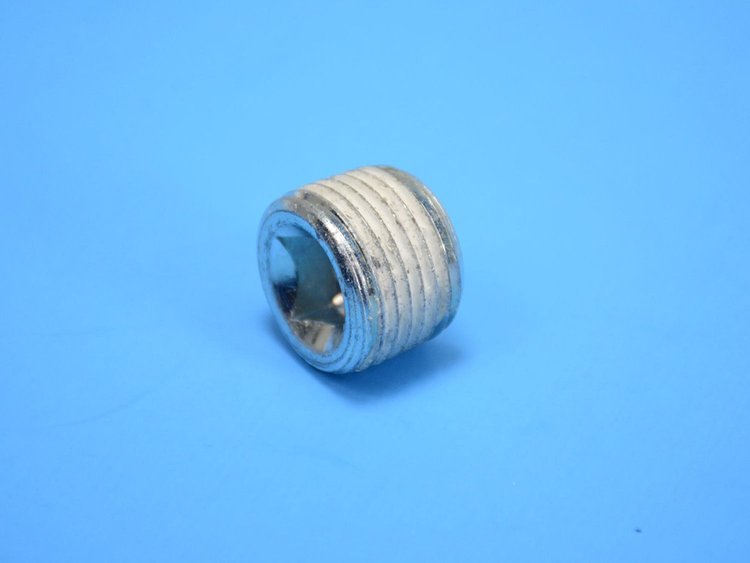 PLUG DIFFERENTIAL COVER