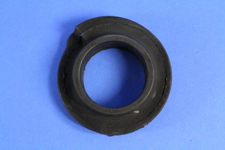 INSULATOR FRONT SPRING
