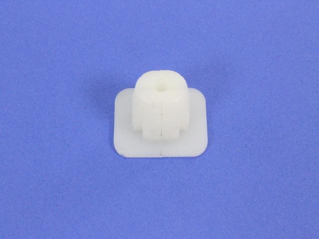 NUT PLASTIC SNAP IN