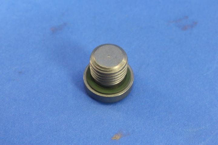 PLUG TRANSMISSION CASE