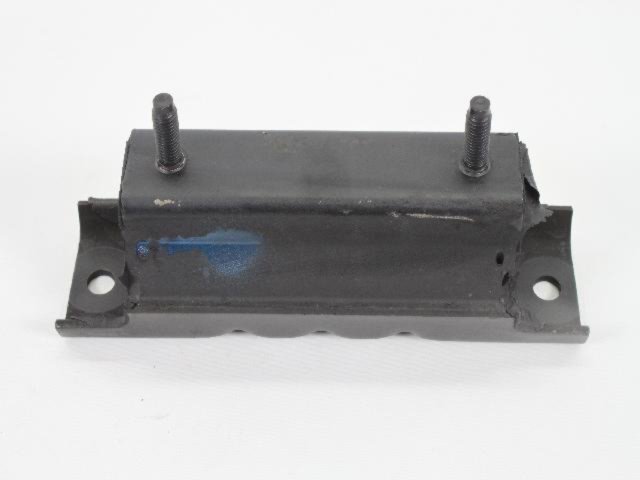 INSULATOR ENGINE MOUNT