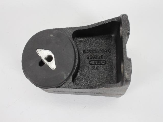 INSULATOR ENGINE MOUNT