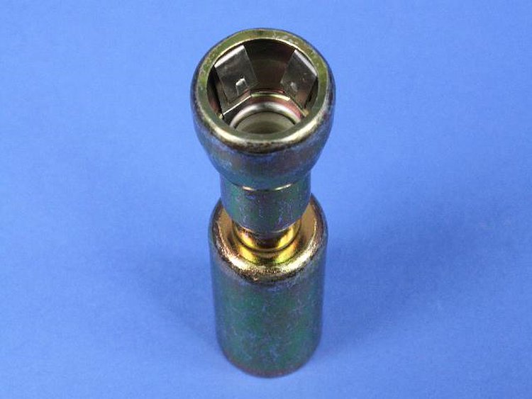 CONNECTOR OIL COOLER LINE