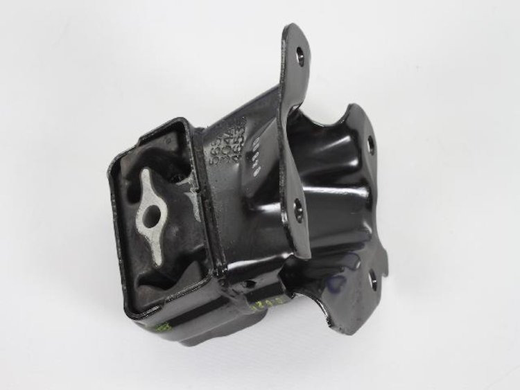 BRACKET ENGINE MOUNTING