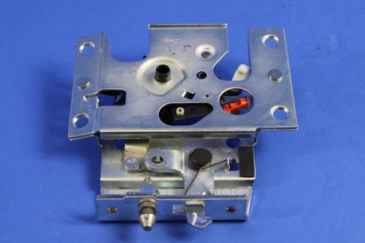 LATCH CARGO DOOR
