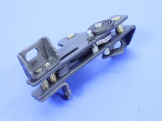 LATCH SEAT