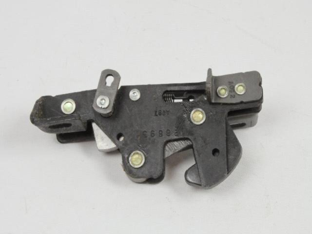 LATCH SEAT