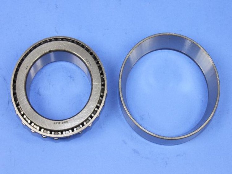 BEARING AXLE