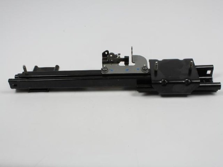 ADJUSTABLEUSTER SEAT
