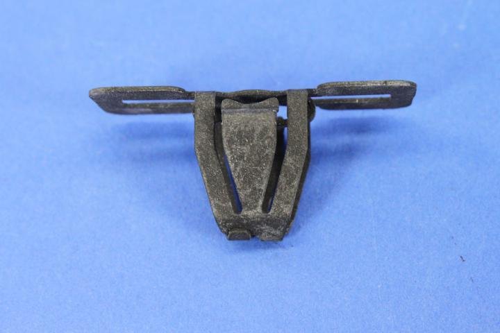 HANDLE RETAINING