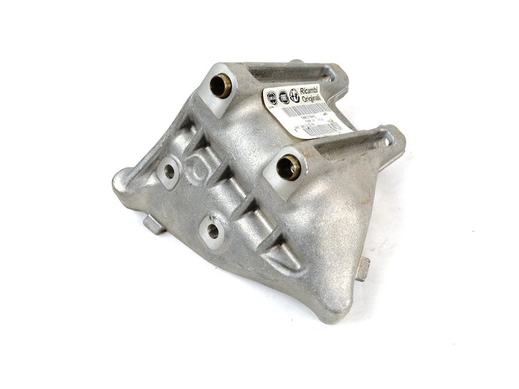 BRACKET A/C COMPRESSOR