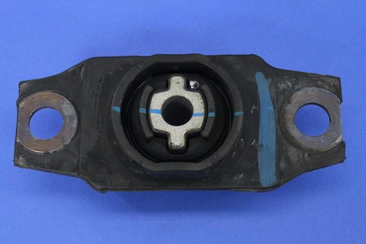BUSH TRANSMISSION MOUNT