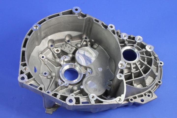 HOUSING CLUTCH