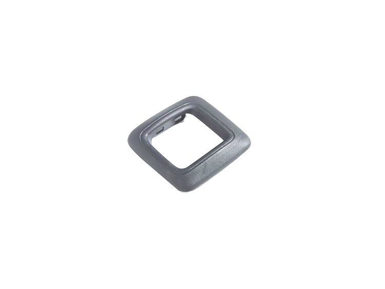 BEZEL SEAT LATCH