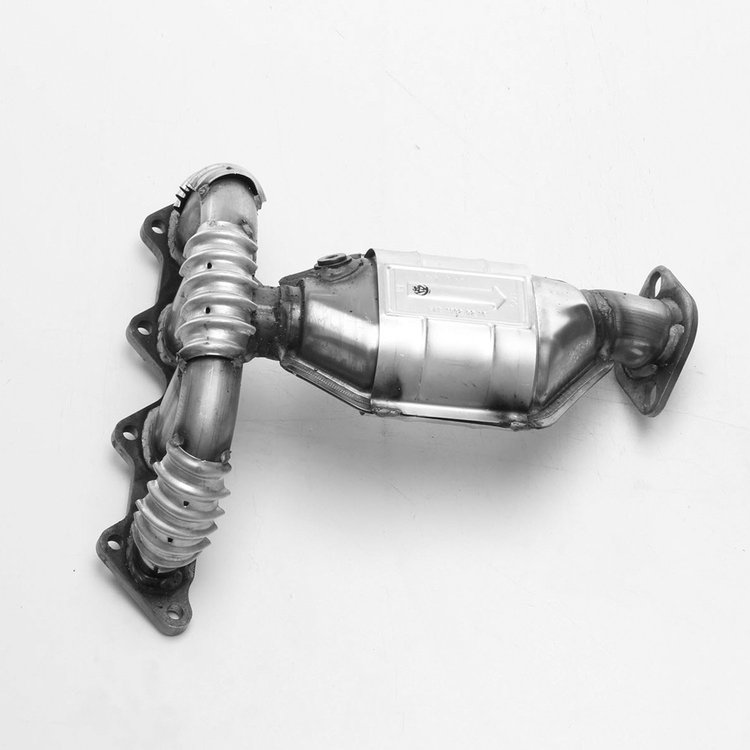 641207 Federal/EPA Catalytic Converter - Direct Fit w/ Integrated Manifold; Fits Select Chrysler/Mitsubishi