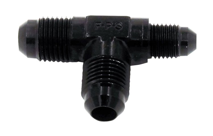 482428-BL Bulkhead Tee-On-The-Run AN Adapter [-8 AN Male Flare x -4 AN On-The-Run, Steel, Black]