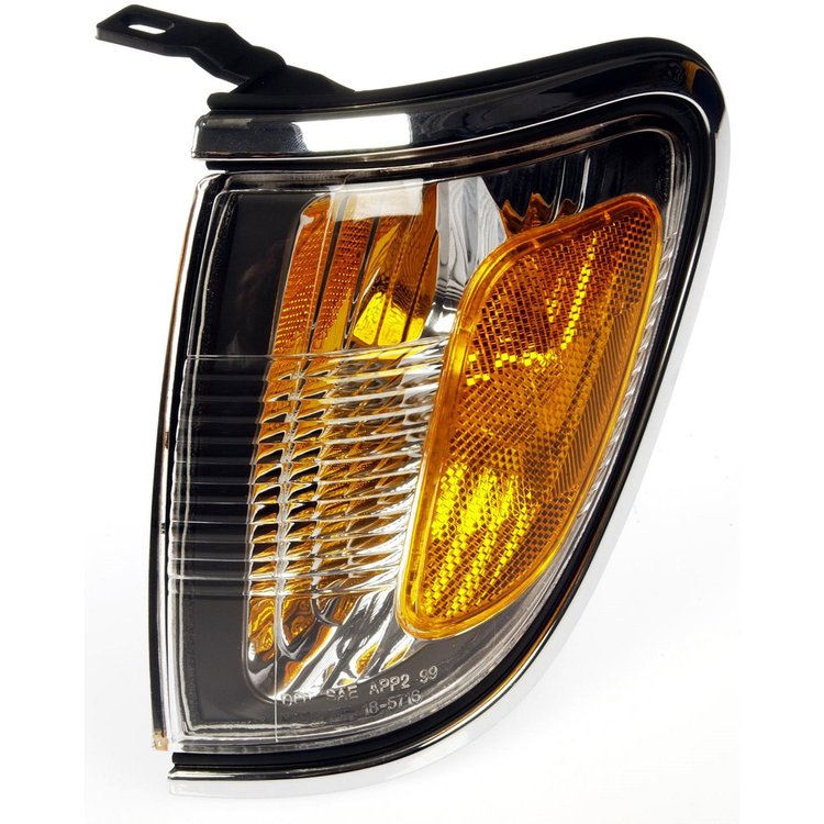 1631064 Turn Signal / Parking Light Assembly; Toyota Tacoma 2001-2004