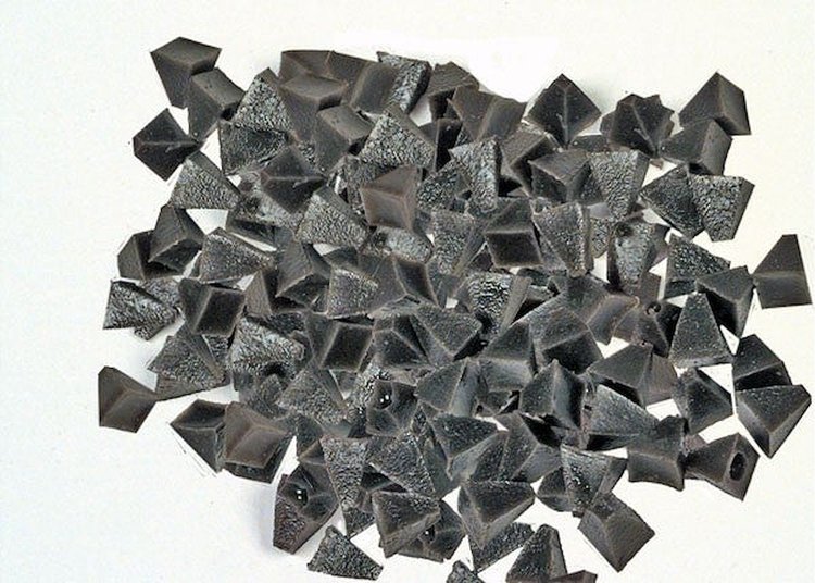 21913 Tumbler Media 1/4 in. Brown Plastic, Medium Cut Pyramids, 2 lbs.