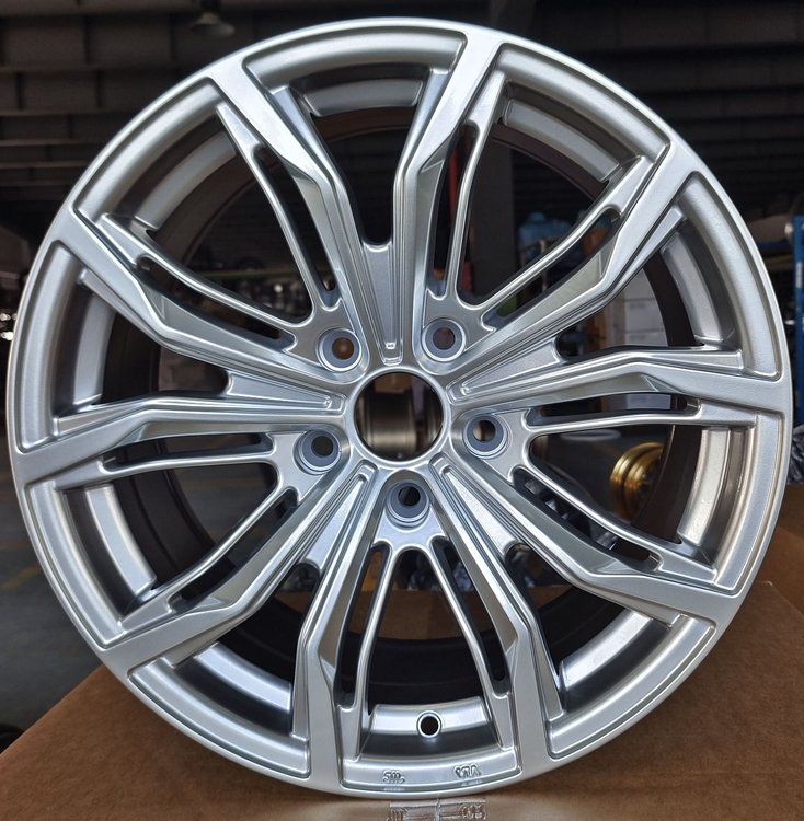 083255 RTX-Series Black Widow Wheel [Size: 18" x 8"] Hyper Silver Finish
