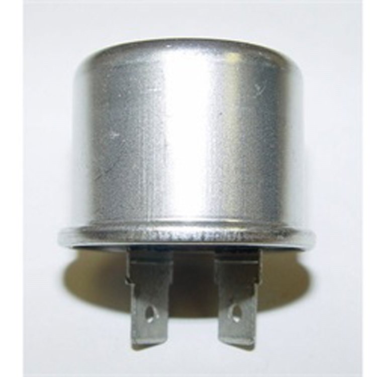 This 2-blade flasher relay #552 from Omix-ADA fits 76-93 Jeep CJs Cherokees and Grand Cherokees.