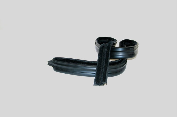 FC-F1015 Complete Glass Run Window Channel, Passenger Side for 1986-1997 Ford Aerostar