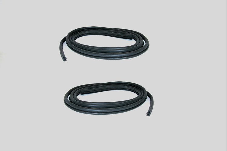 FC-KG3119 Door Seal Kit, Front on door Driver & Passenger Side