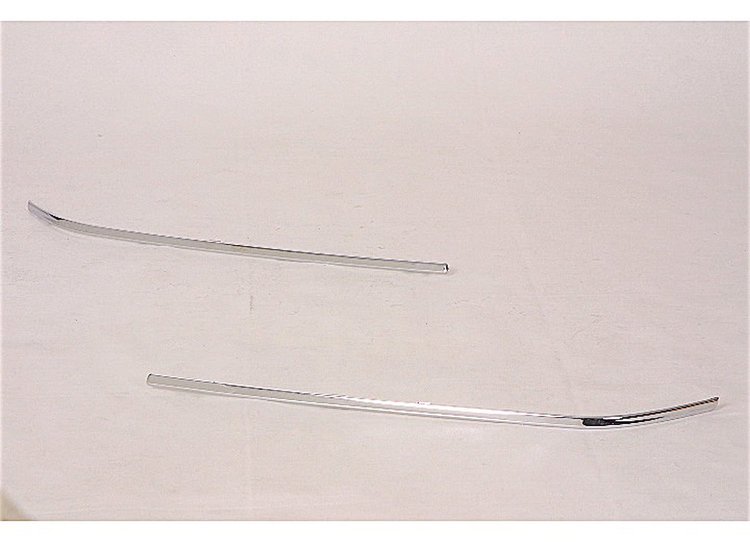 LH FT BUMPER STRIP CHR W/ 3.5L ENG CHRYSLER 300 05-10