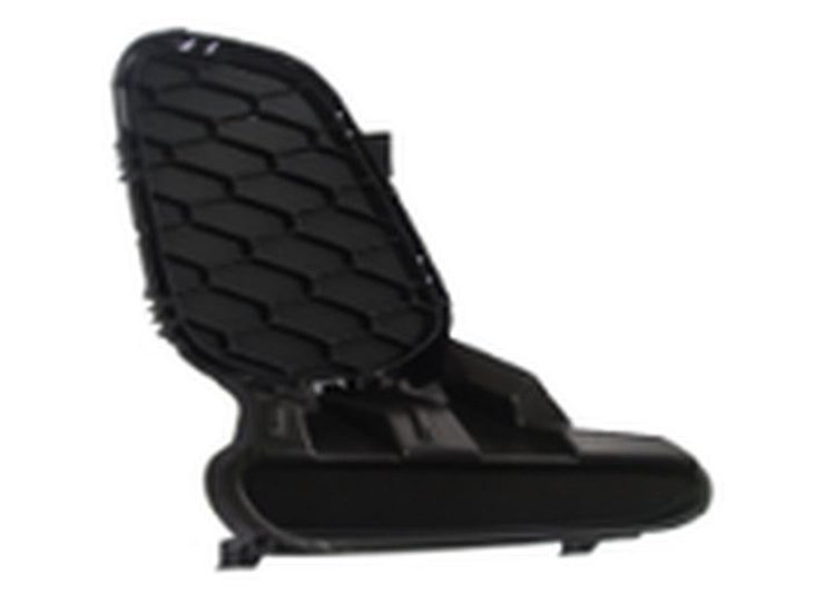 RT FRONT BUMPER INSERT SE