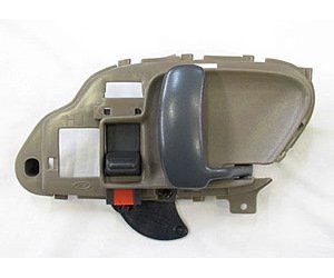 RH INNR FT DR HDL BEIGE PLASTIC CHEVY/GMC C/K P/U 95-02 BLAZER/TAHOE/YUKON 95-00 SUBURBAN 95-99 ESCALADE/YUKON DENALI 99-00