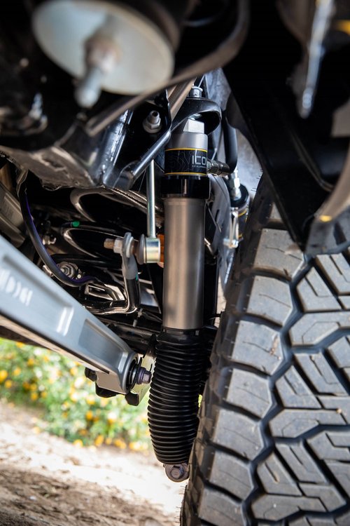 24 TACOMA 0-1" REAR 2.5 V