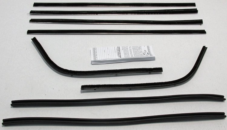 1965-66 BARRACUDA AUTHENTIC FELTKIT