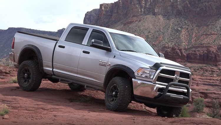 BULL BAR BLK W/LIGHT RAM