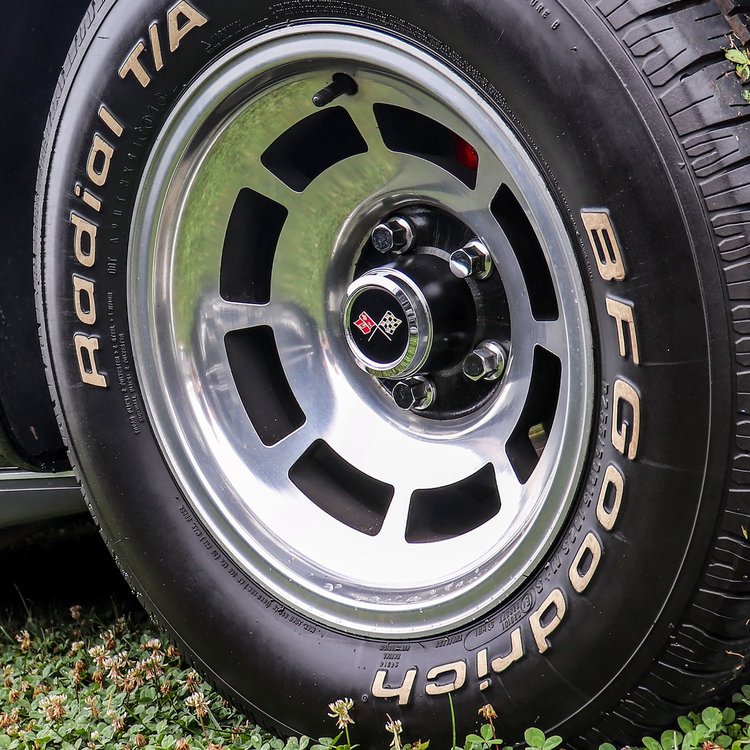 24200 Reproduction YJ8 Aluminum Wheel Set w/Hardware, 1976-1979 Chevy Corvette [Size: 15"x8"] Polished