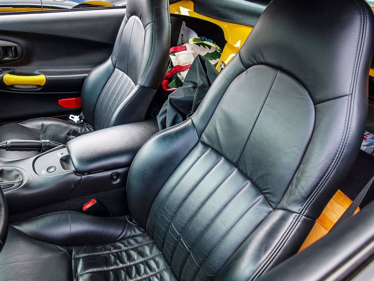 462590 100-percent Leather Standard Seat Covers, 1997-2004 Chevy Corvette, Black