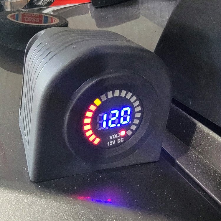 RS50798 12 V DC Volmeter Socket, Input DC, 12 V Output :DC 5-15V