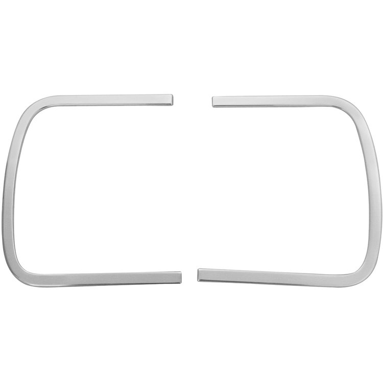 Molding rear end 1964 Chevelle C around tail lamps