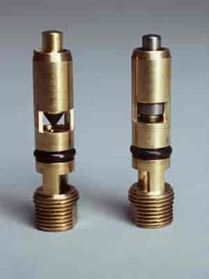 .100 Needle / Seat Kit