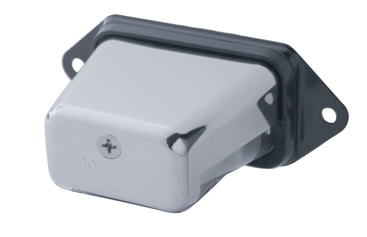 2 LED AUXILIARY/LICENSE L
